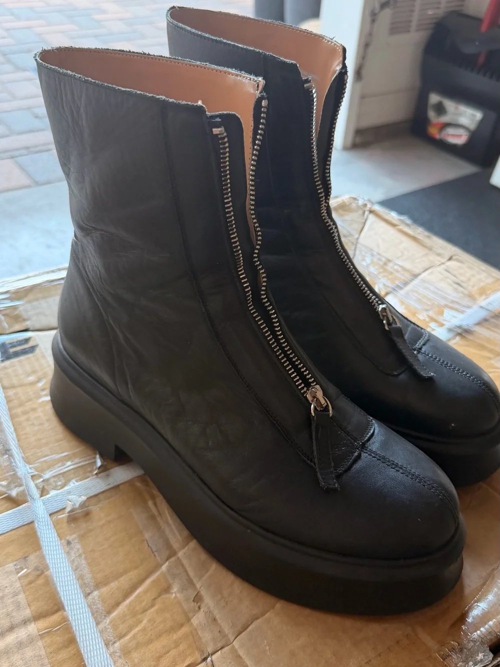 Steve Madden front zip